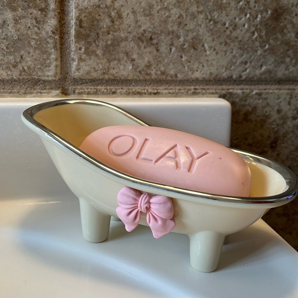 Bath tub shaped soap dish, 6”L x, 3”W x 3”T